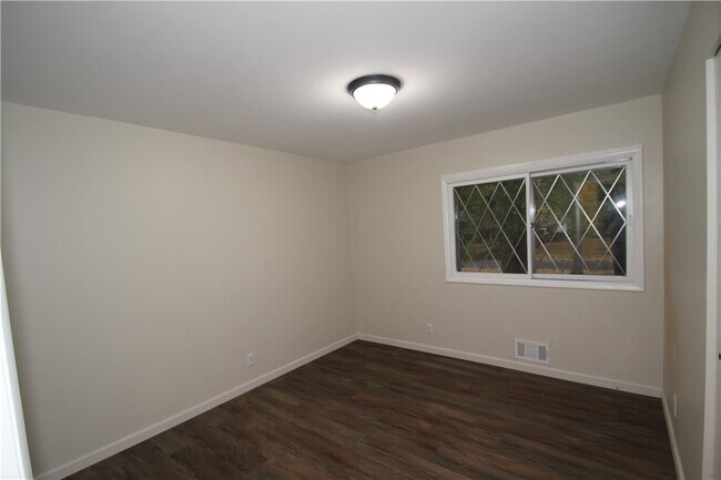 Building Photo - 34 Bright Oaks Dr