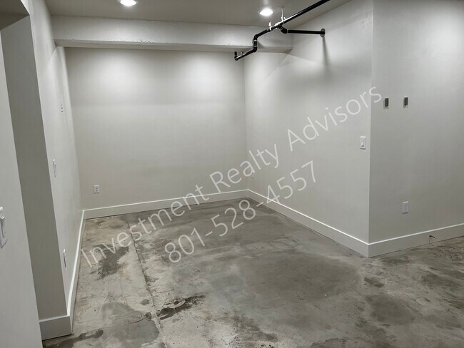 Building Photo - 1172 Graystone Way