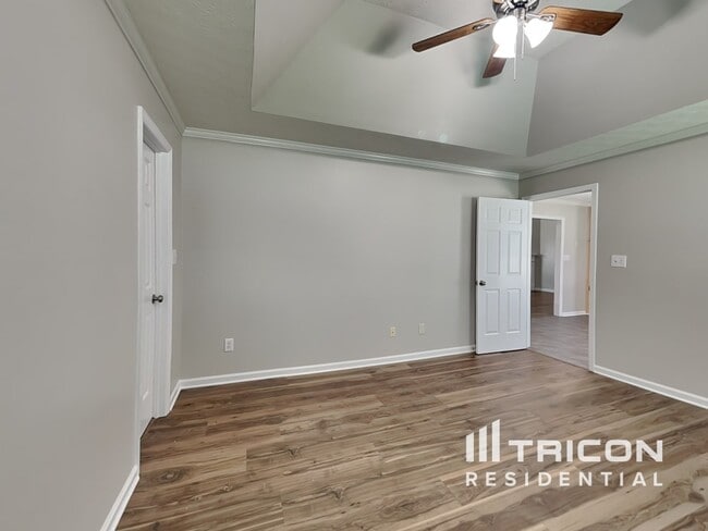 Building Photo - 576 Deer Path
