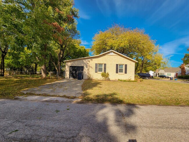 Building Photo - Newly Renovated 3 bedroom 1 bath home in Shawnee