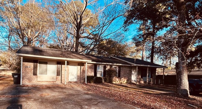 Building Photo - 174 Hummingbird Ave