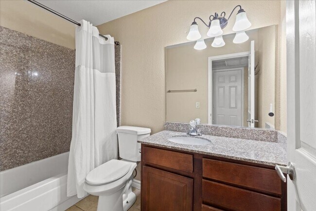 Building Photo - Beautiful 1 Bedroom 1 Bath Condo - Move In...