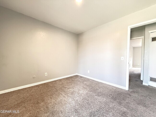 Building Photo - 10405 Ashwood Dr