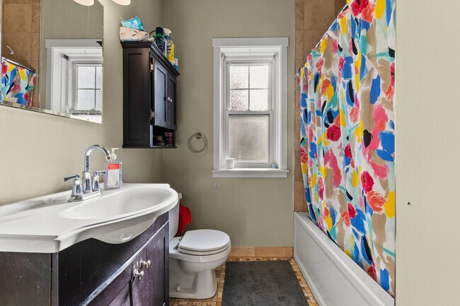 Building Photo - 2210 W Carmen Ave