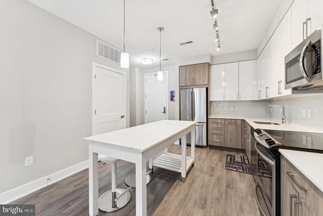Building Photo - 145 Riverhaven Dr