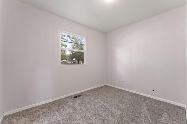 Building Photo - 300 N Guyer St