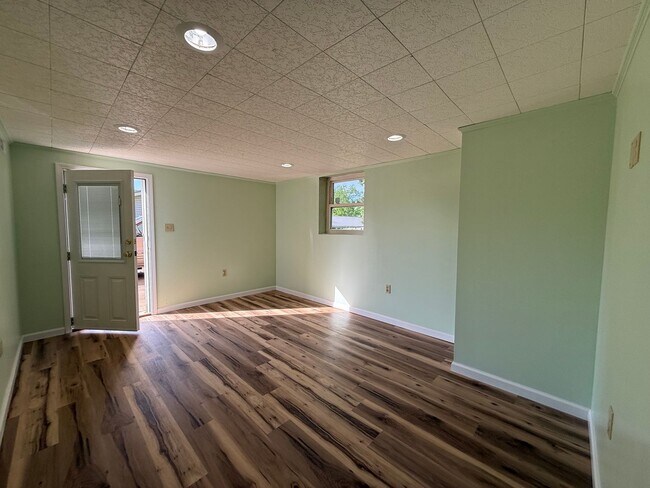 Building Photo - 3 Bedroom 1.5 Bathroom Home Located in Greeneville, TN