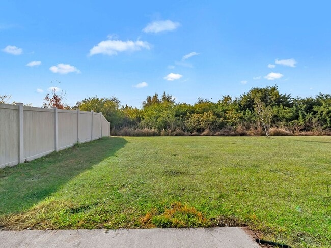 Building Photo - Beautiful 4 bedroom 2 bathroom Single Family House! Like new!