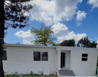 Building Photo - 1110 NW 145th Terrace