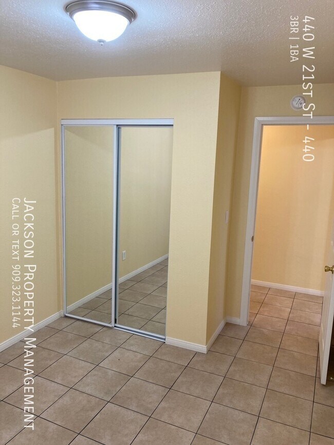 Building Photo - 440 W 21st St