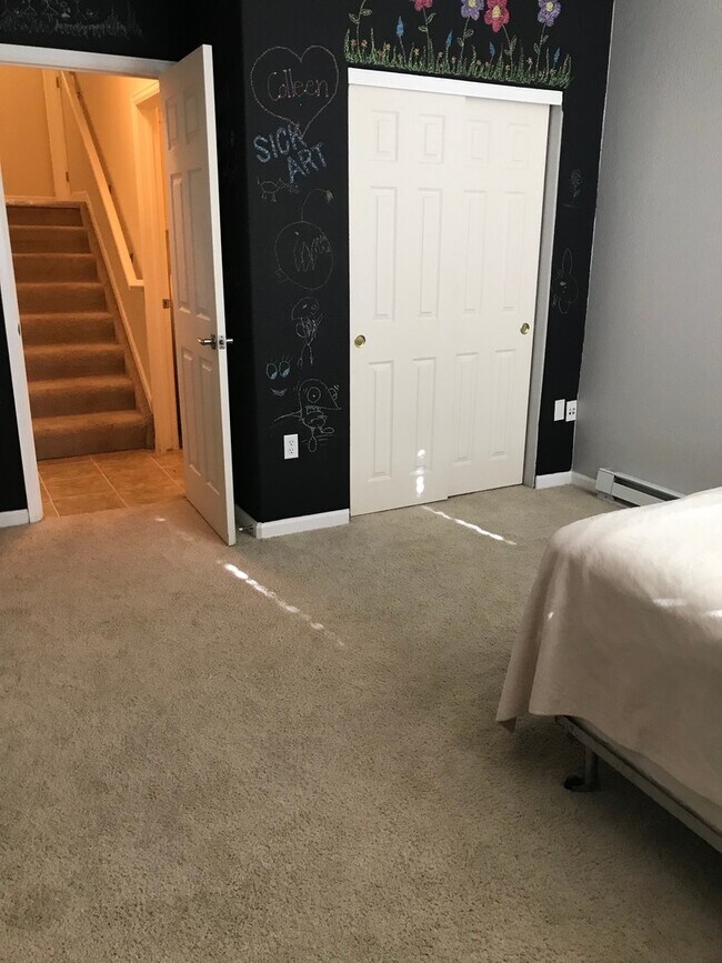 Building Photo - Beautiful 2 Bedroom/2 Bathroom Townhome in Kensington Estates