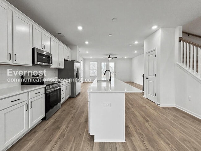 Building Photo - 456 Blair Rd