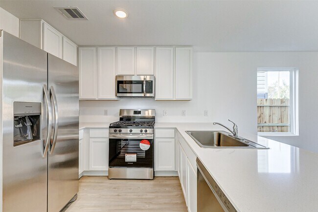 Building Photo - 21438 Carosella Dr