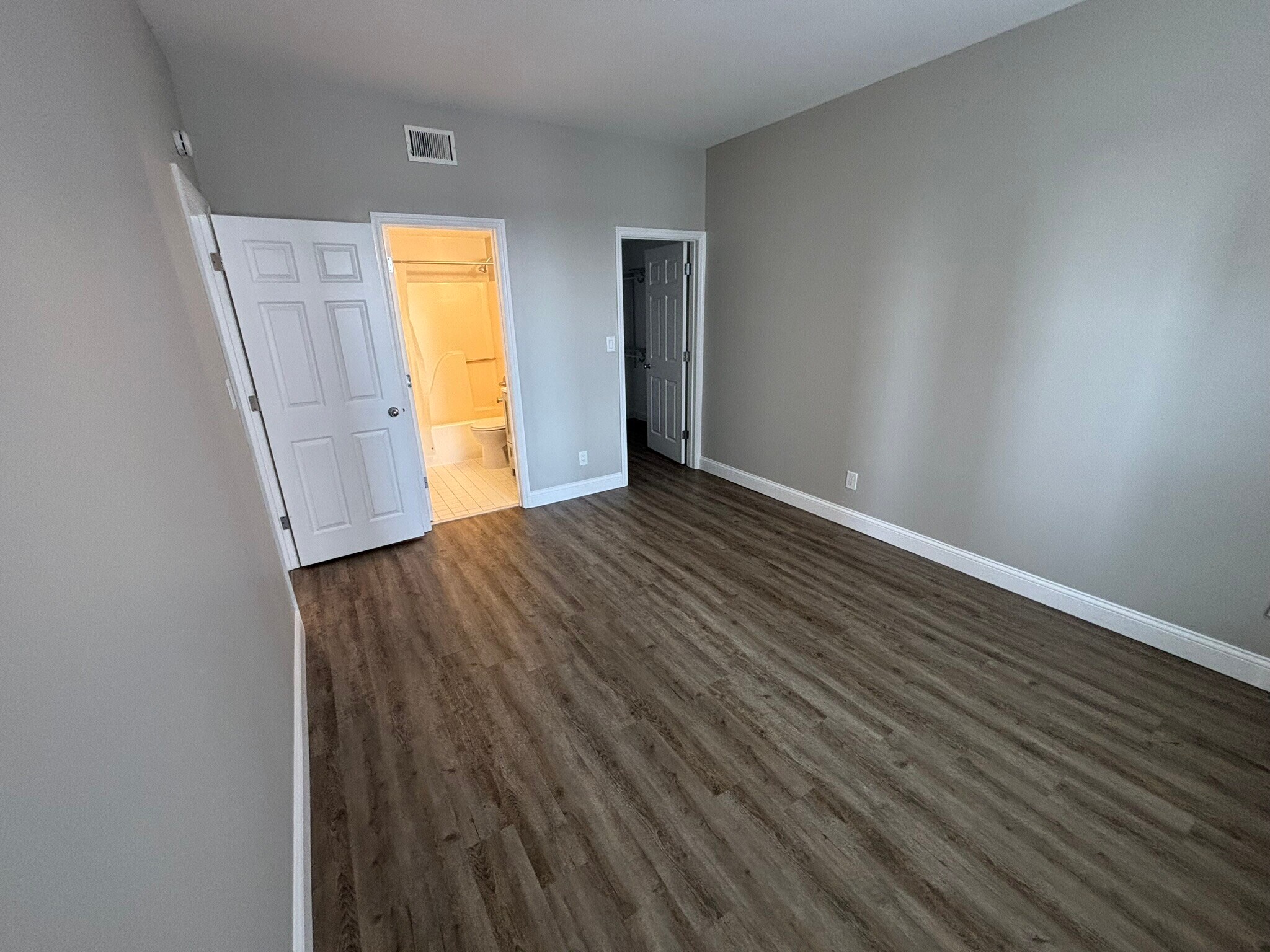 Building Photo - 5316 Pershing Ave