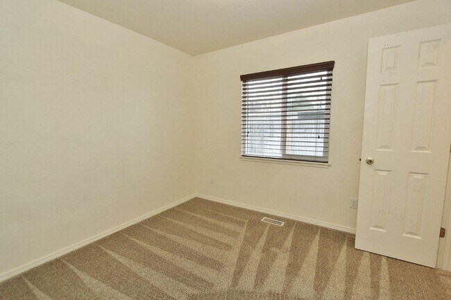 Building Photo - Single-Level Home in Quiet Neighborhood