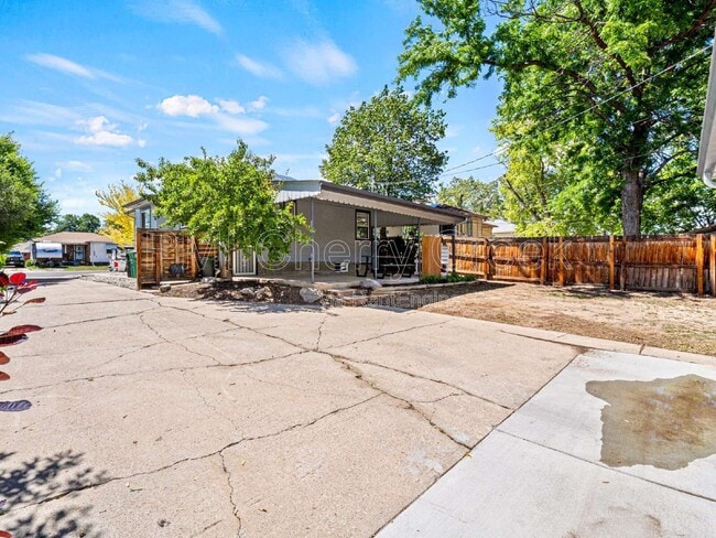 Building Photo - 550 Winona Ct