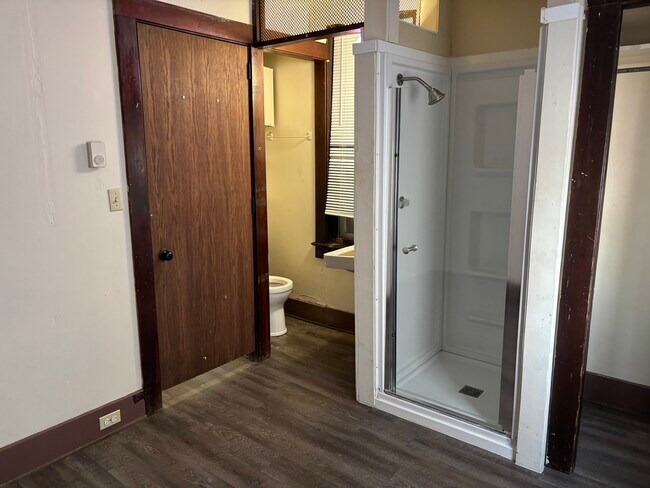 Building Photo - 415 Putnam St