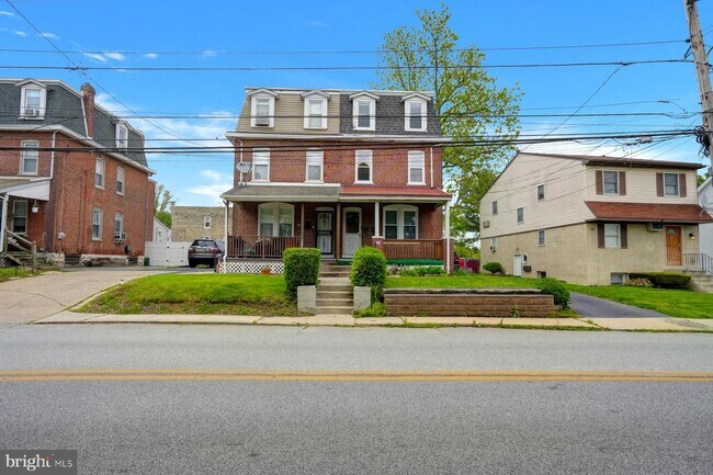 Building Photo - 122 Fairview Rd