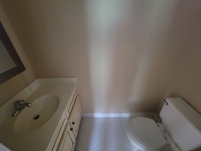 Building Photo - 2 Bedroom 2.5 Bathroom Townhome