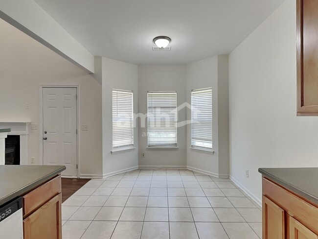 Building Photo - 925 Southridge Dr