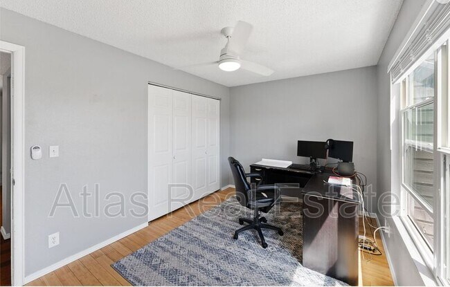 Building Photo - 12024 W Cross Dr