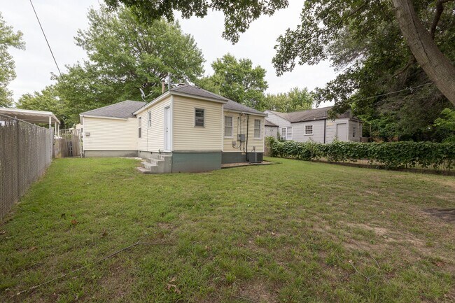 Building Photo - Beautiful 2 Bedroom, 1 Bath Home Coming Soon!