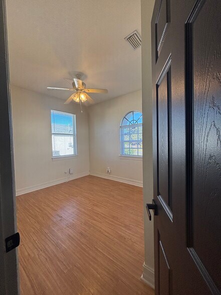 Building Photo - 3013 14th St SW