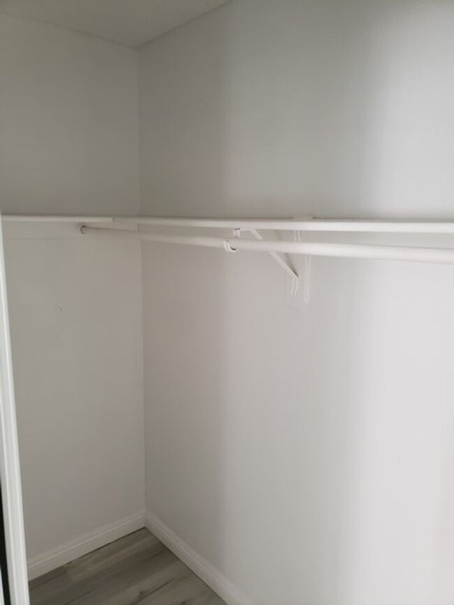 Building Photo - 1 Bedroom 1 Bath   Tropciana & Eastern Area