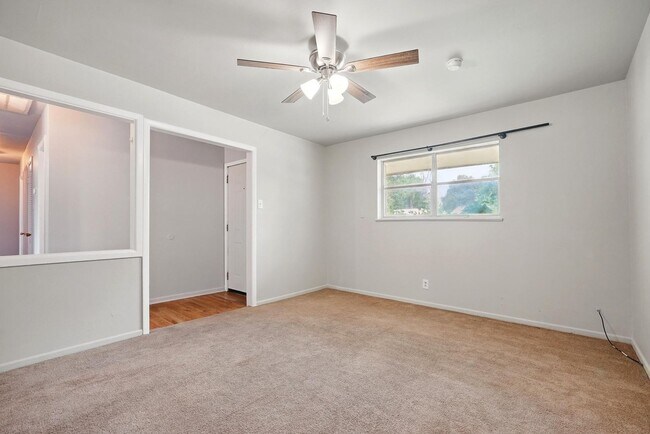 Building Photo - 2349 Marsalis Dr