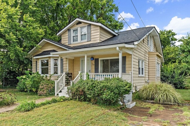 Building Photo - Adorable East Nashville Cottage w/ HUGE Fully-Fenced backyard!