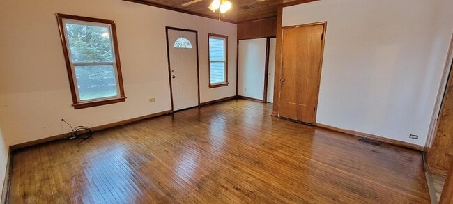 Building Photo - 2815 N Shore Dr