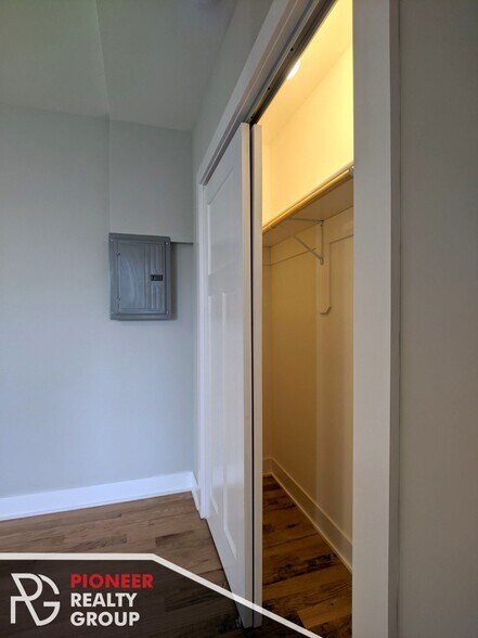 Building Photo - 4831 N Damen Ave