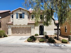 Building Photo - 3 Bedroom, 2 1/2 BATH SPACIOUS!~Updated Pa...