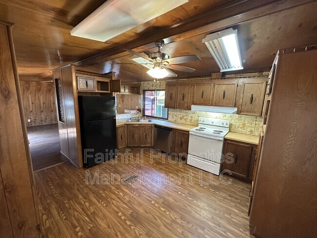 Building Photo - 10251 Shadow Wood Cir