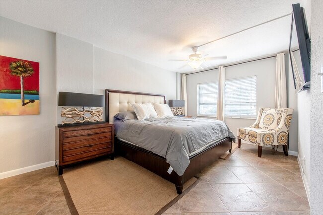 Building Photo - 1831 NE 38th St