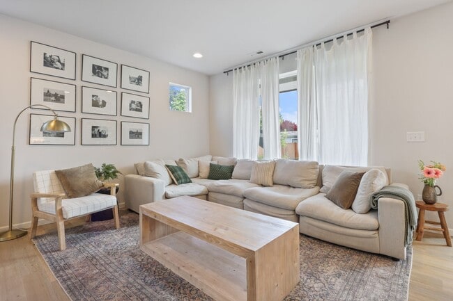 Building Photo - Spacious & Stylish 4-Bedroom A/C Townhome!