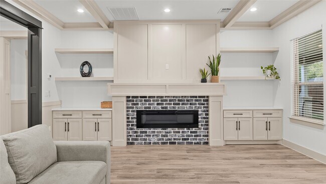 Building Photo - 517 Moore St