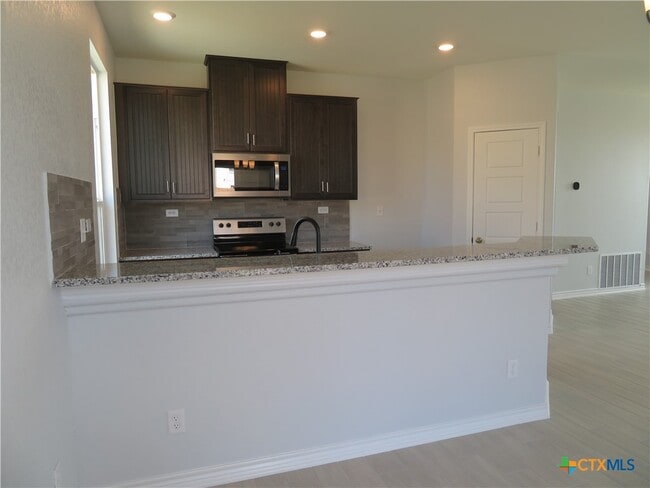 Building Photo - 352 Blacktail Dr