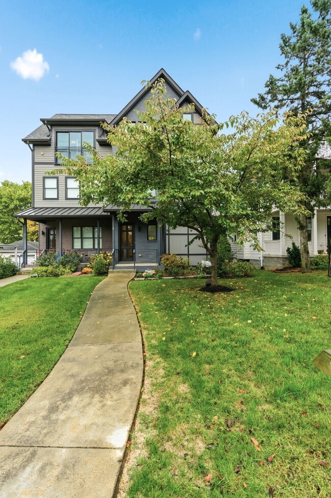 Building Photo - 1708B 15th Ave S