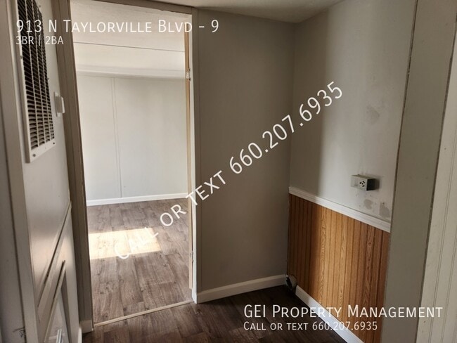 Building Photo - 913 N Taylorville Blvd
