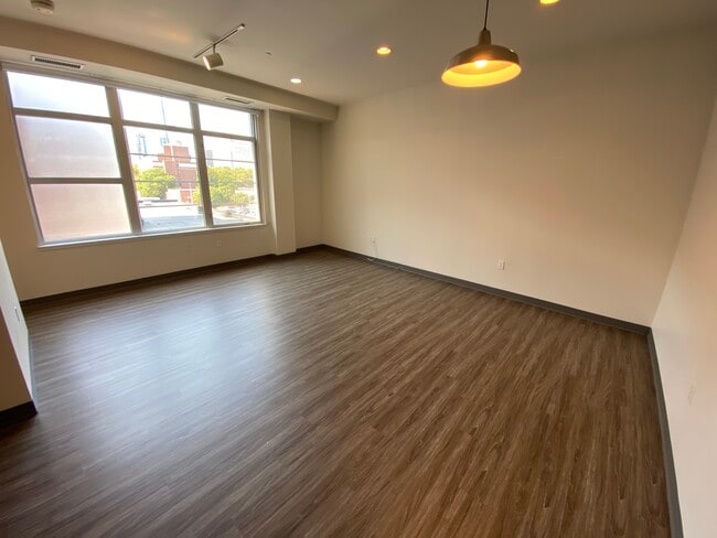 Building Photo - 117 E Berkeley St