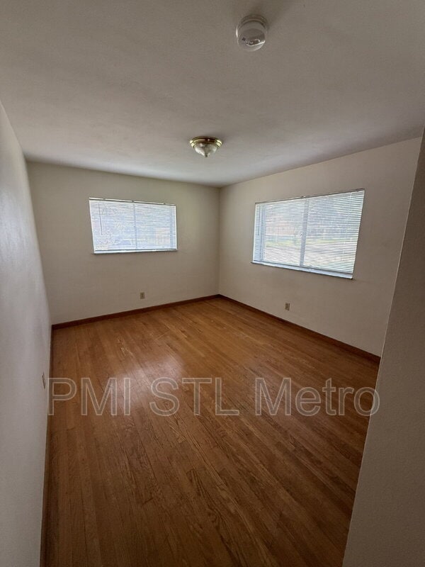 Building Photo - 4838 S Broadway St