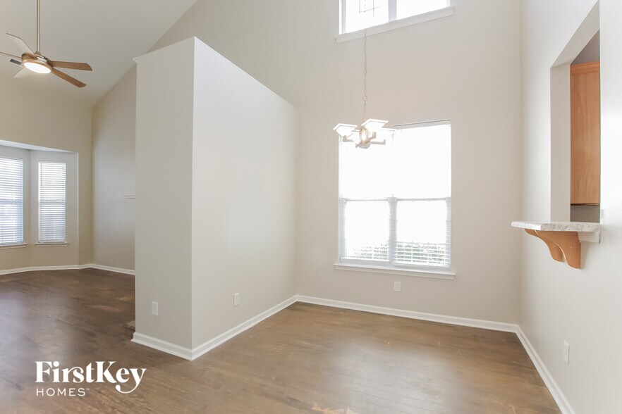 Building Photo - 16840 Kettlewell Ln