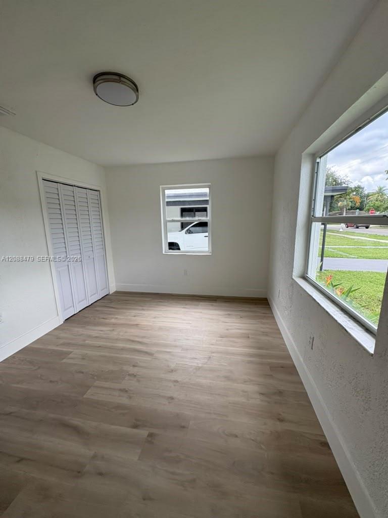 Building Photo - 825 S 28th Ave