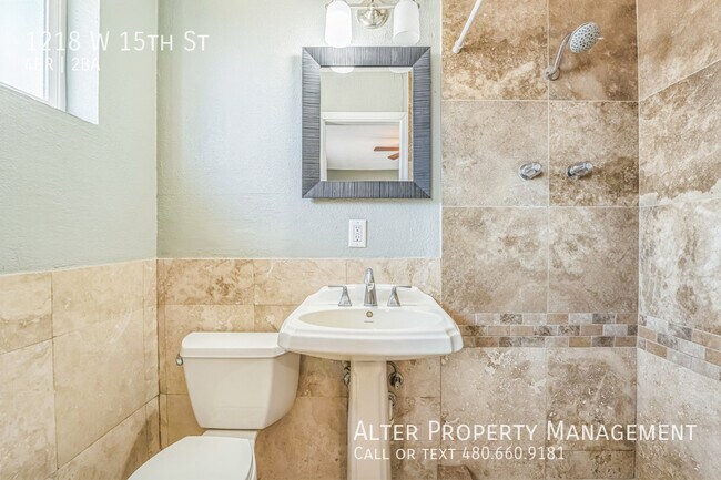 Building Photo - 1218 W 15th St