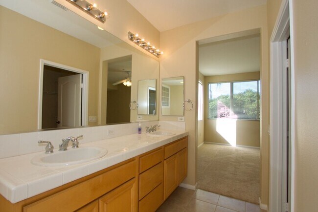 Building Photo - Carlsbad Condo West of 5 Freeway with Lagoon Views - Available June 1st!