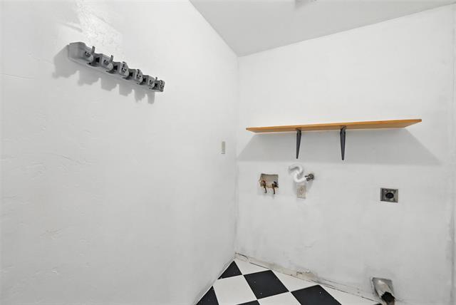 Building Photo - 528 Nomas St