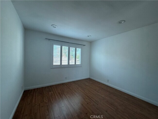 Building Photo - 8522 E Village Ln