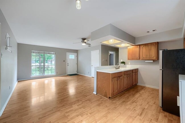 Building Photo - 8308 Hathaway Dr