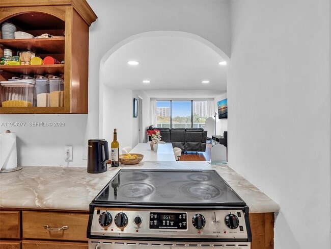 Building Photo - 3675 N Country Club Dr